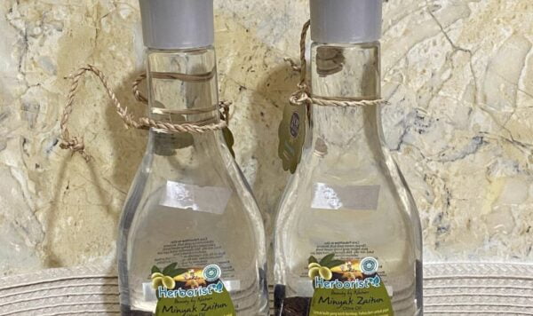 Cara Menggunakan Minyak Zaitun Herborist dengan Efektif: Flek Hitam Hilang Dalam Satu Usapan