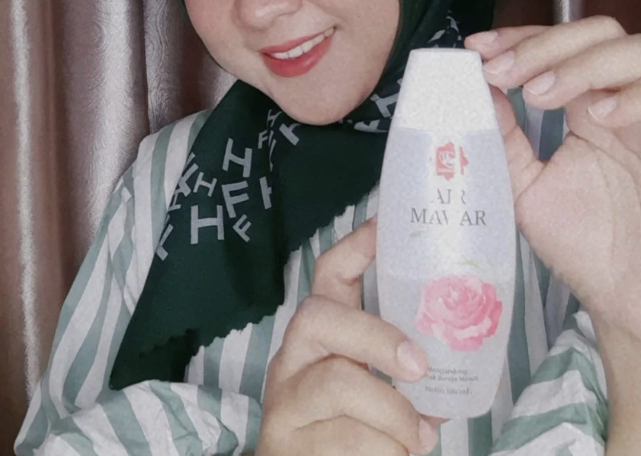 Cara Menggunakan Skincare Air Mawar Viva dengan Benar untuk Membantu Melembabkan Kulit Anda