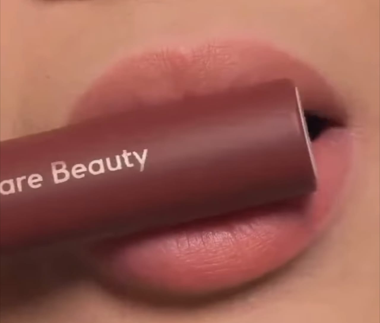 Empat Rekomendasi Lipstik untuk Bibir Lembab dan Tahan Lama Sepanjang Hari