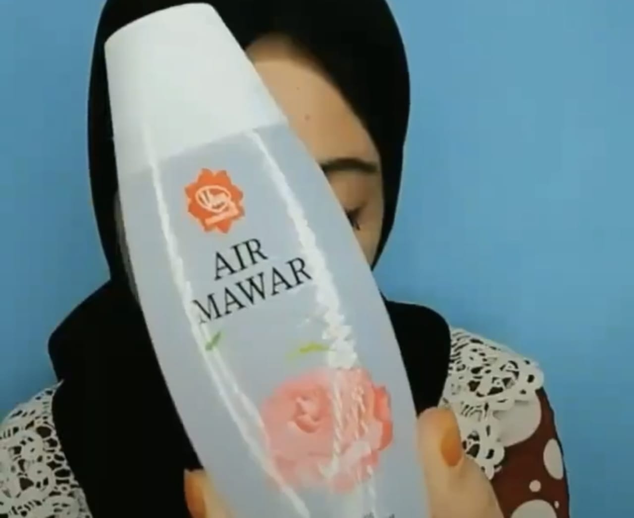 Kesegaran Instan Wajah dengan Viva Air Mawar, Kosmetik Legendaris yang Tetap Populer - 2 Cara Pemakaian