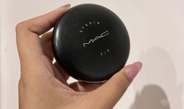 5 Pilihan Bedak Padat yang Tahan Air dan Membuat Makeup Tetap Awet Seharian