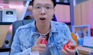 Rahasia Bedak Kelly yang Mencerahkan! Gunakan 2 Cara Tepat untuk Wajah Bening Permanen! Anda Harus Coba Ini!