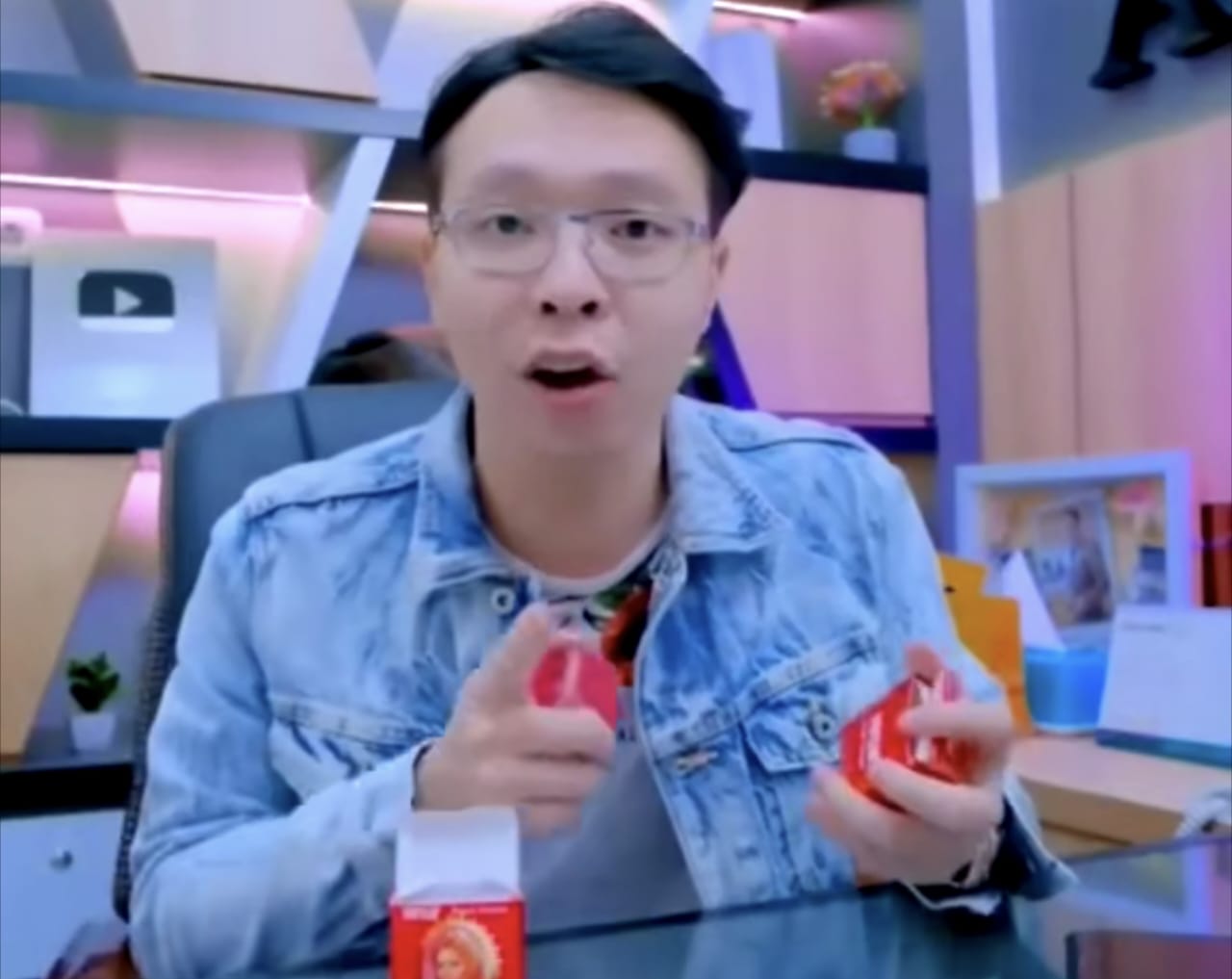 Rahasia Bedak Kelly yang Mencerahkan! Gunakan 2 Cara Tepat untuk Wajah Bening Permanen! Anda Harus Coba Ini!