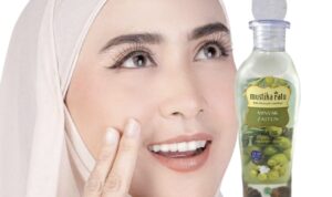Rahasia Wajah Glowing, Bebas Flek Hitam, dan Awet Muda dengan Minyak Zaitun – 4 Rekomendasi Produk yang Tepat!