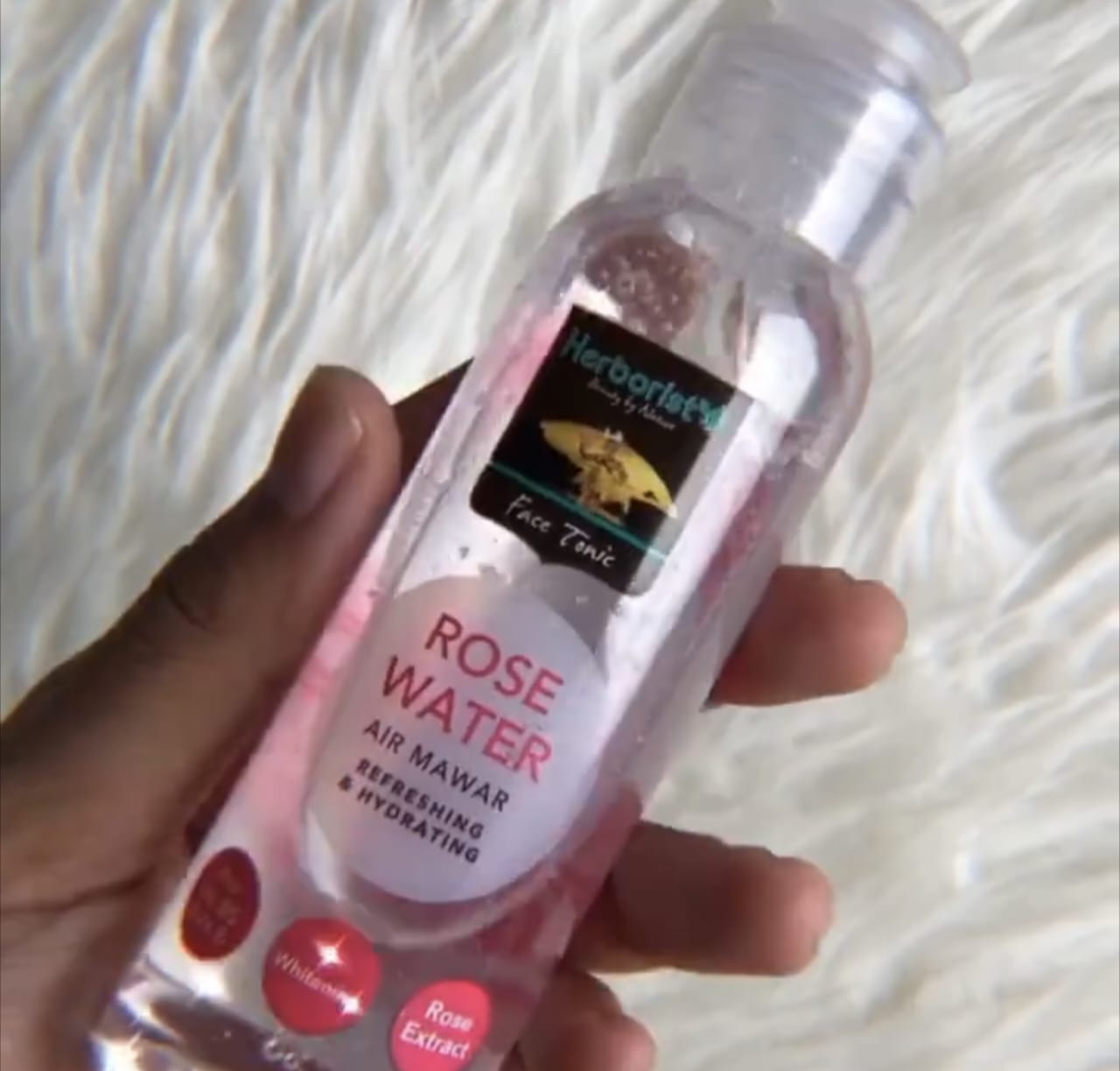 Rahasia Wajah Glowing dan Tetap Awet Muda di Usia 40 Tahun Hanya dengan Menggunakan Air Mawar! Penjelasan dan Cara Penggunaannya Ada di Sini!