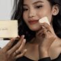 Rekomendasi Bedak Padat Terbaik untuk Wanita Usia 40-an ke Atas! Rahasia Kulit Wajah Cerah dan Kencang