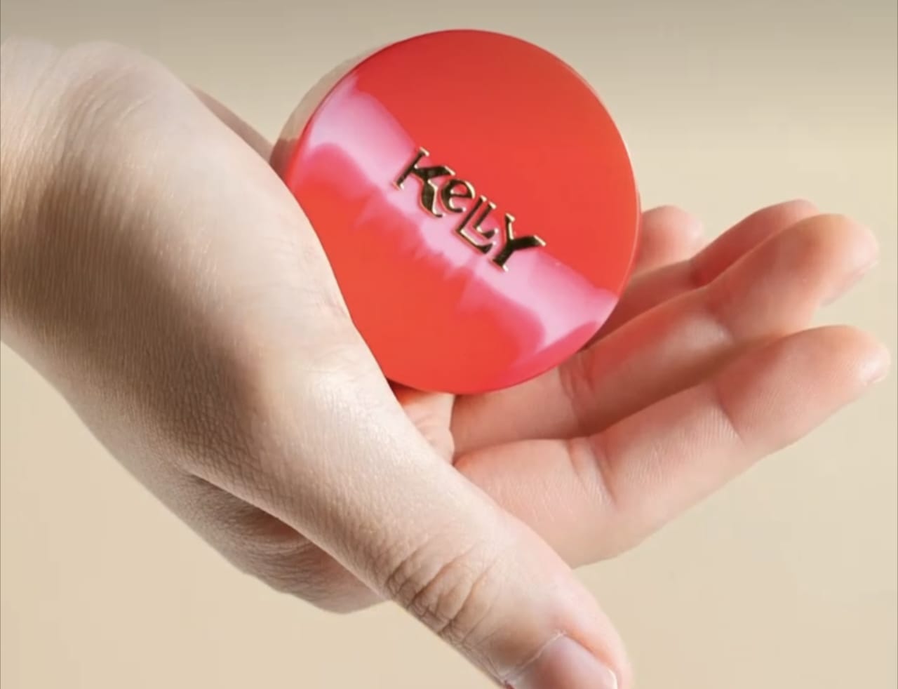 Tentukan Bedak Kelly Asli dengan 3 Perbedaan Ini! Bedak Kelly Mampu Mencerahkan Kulit dengan Cepat