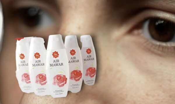 Tips Ampuh Mengatasi Flek Hitam Membandel dengan Air Mawar Viva! Campur 1 Bahan Rahasia Ini untuk Kulit Lebih Cerah dan Mudah Dilakukan!