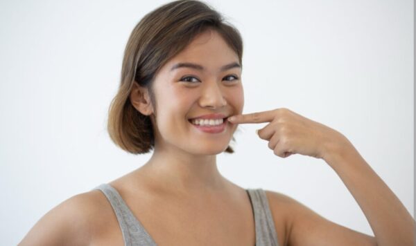 Tips Memutihkan Gigi dan Mengatasi Bau Mulut Tanpa Lemon dan Garam Menggunakan Satu Jenis Minyak