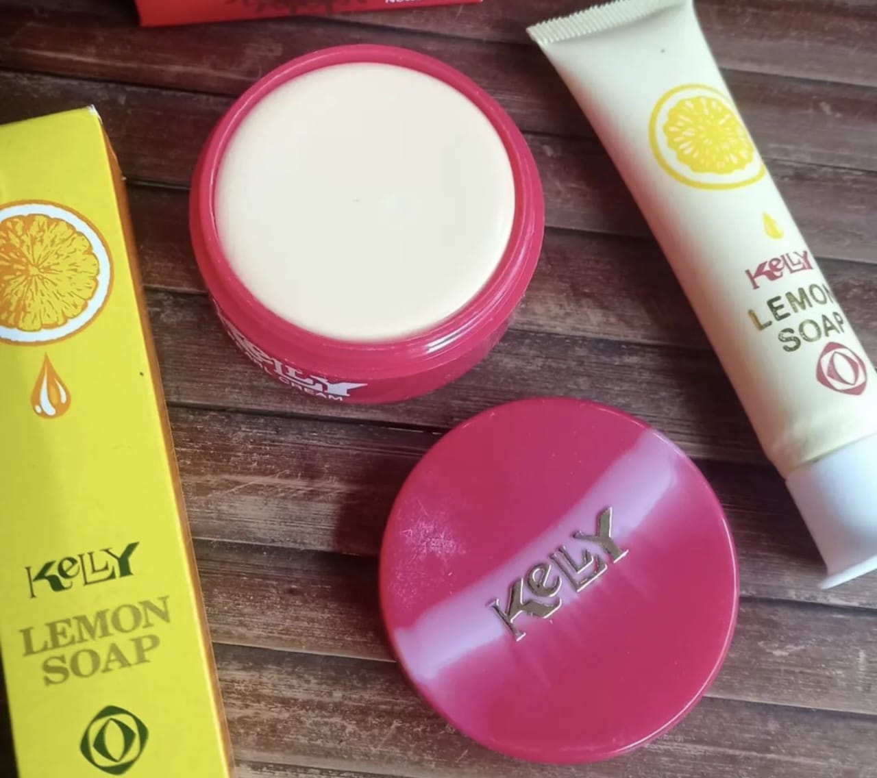 Tips Merawat Kulit Wajah untuk Tampil Cantik Seperti Artis dengan Krim Kelly dan Air Mawar Viva Cara Pembuatannya