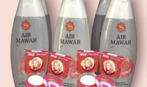 Trik Cepat Mencerahkan Wajah dengan Air Mawar Viva dan Bedak Kelly dalam 5 Menit!