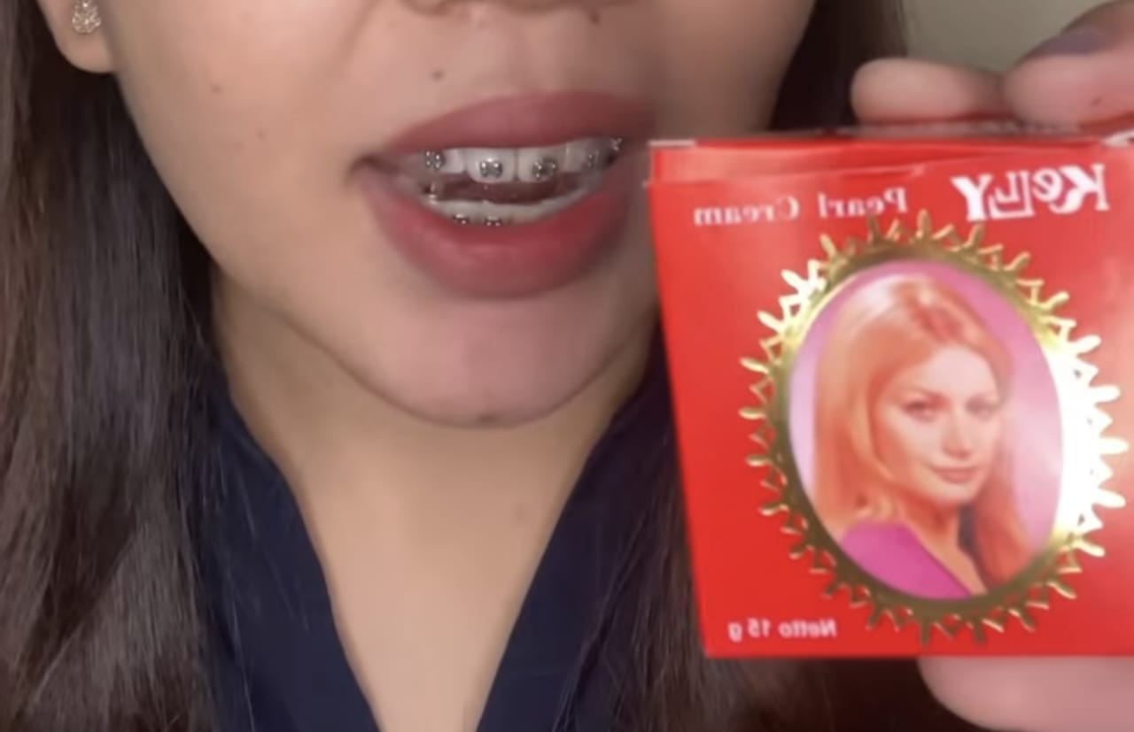 Trik Memakai Bedak Kelly Agar Awet dan Tahan Lama dengan 6 Cara Efektif