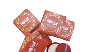 Trik Mencampur Bedak Kelly dan Air Mawar Viva untuk Wajah Glowing yang Awet