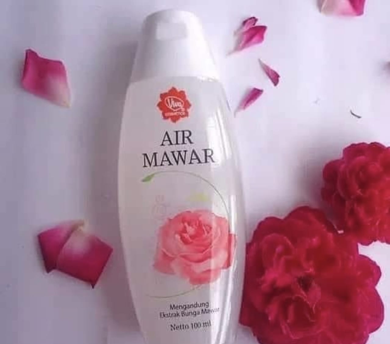 Trik Mendapatkan Kulit Glowing di Usia 40 dengan Air Mawar Viva dan Bahan Rahasia, Temukan Semua di Sini!