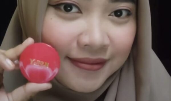 Varian Bedak Kelly Asli Selain Warna Kuning dan Kemasan Merah yang Mungkin Belum Kamu Tahu! Temukan Informasinya di Sini