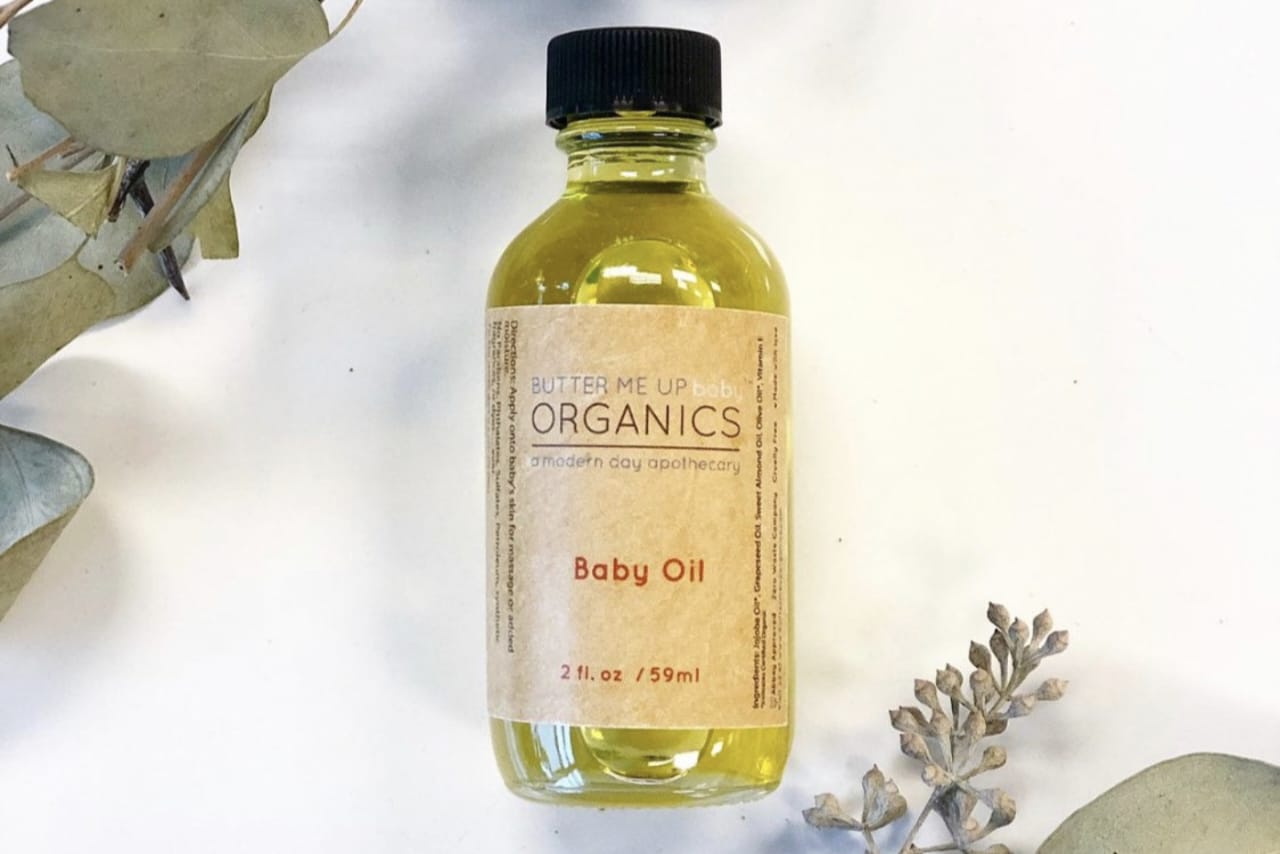 8 Manfaat Baby Oil untuk Wajah Flek Hitam