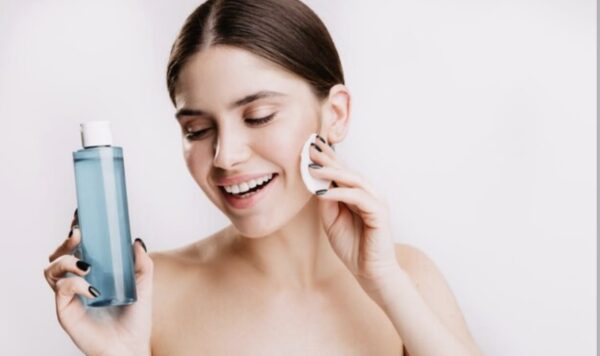 3 Perbedaan Toner dan Micellar Water, Manakah yang Cocok untuk Kulit Anda?