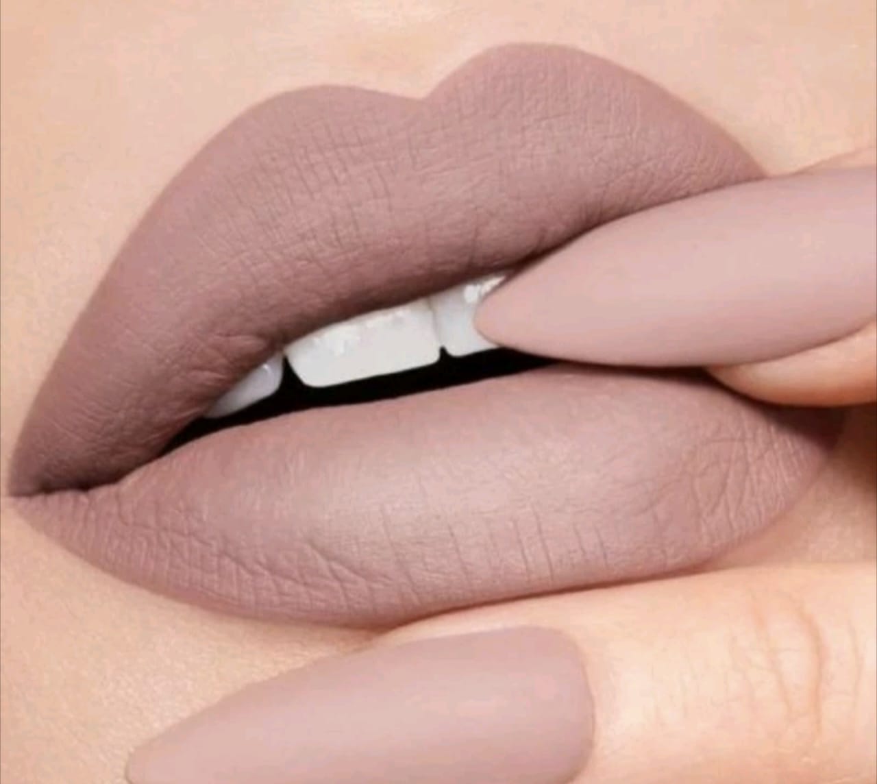 Warna Lipstik Agar Terlihat Remaja