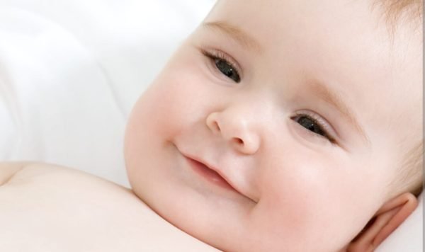 6 Cara Alami Memutihkan Kulit Bayi Lewat ASI dengan Mudah dan Aman