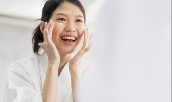 9 Rekomendasi Skincare Agar Wajah Glowing, Buktikan Sendiri!