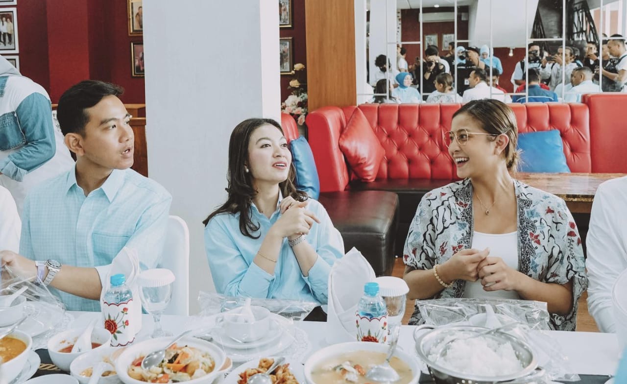 Awkarin Bersama Raffi Ahmad Saat Dukung Gibran