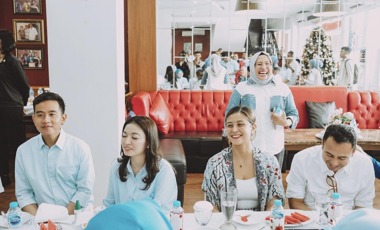 Awkarin Bersama Raffi Ahmad Saat Dukung Gibran