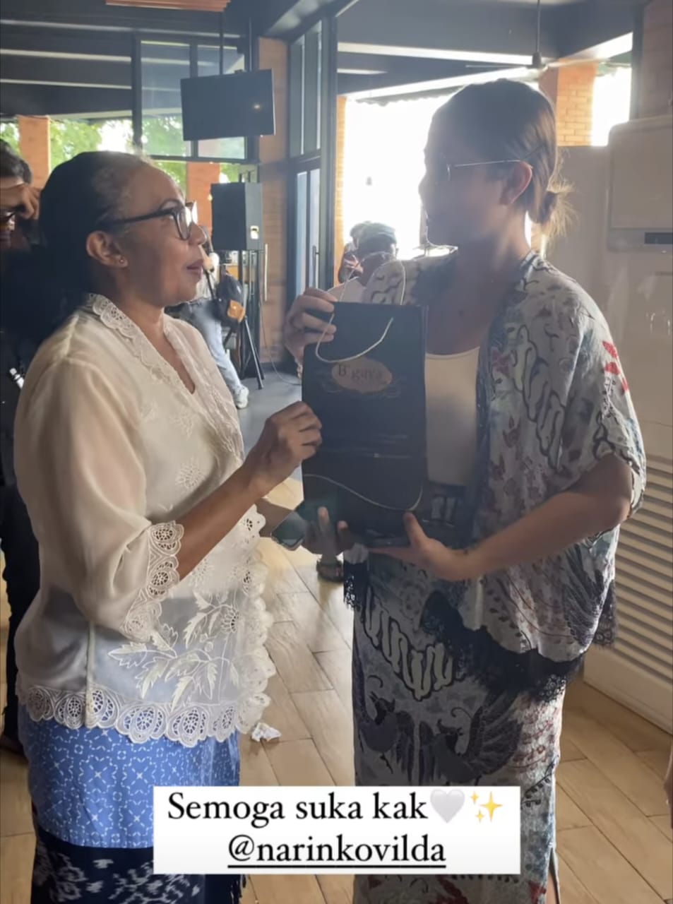 Awkarin Bersama Raffi Ahmad Saat Dukung Gibran