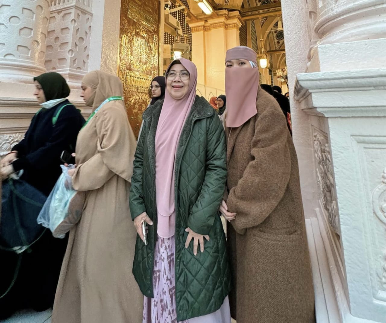 BCL Mengenakan Jaket Milik Ashraf Sinclair