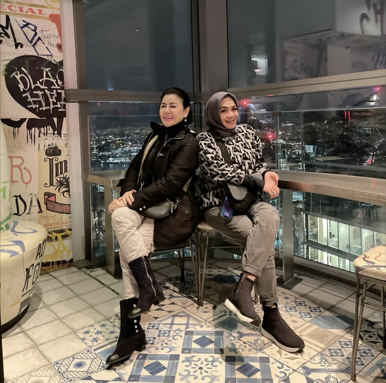 Liburan Mama Rieta dan Mami Toko