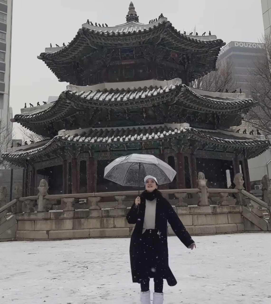 Alice Norin dan Keluarga Berlibur di Korea