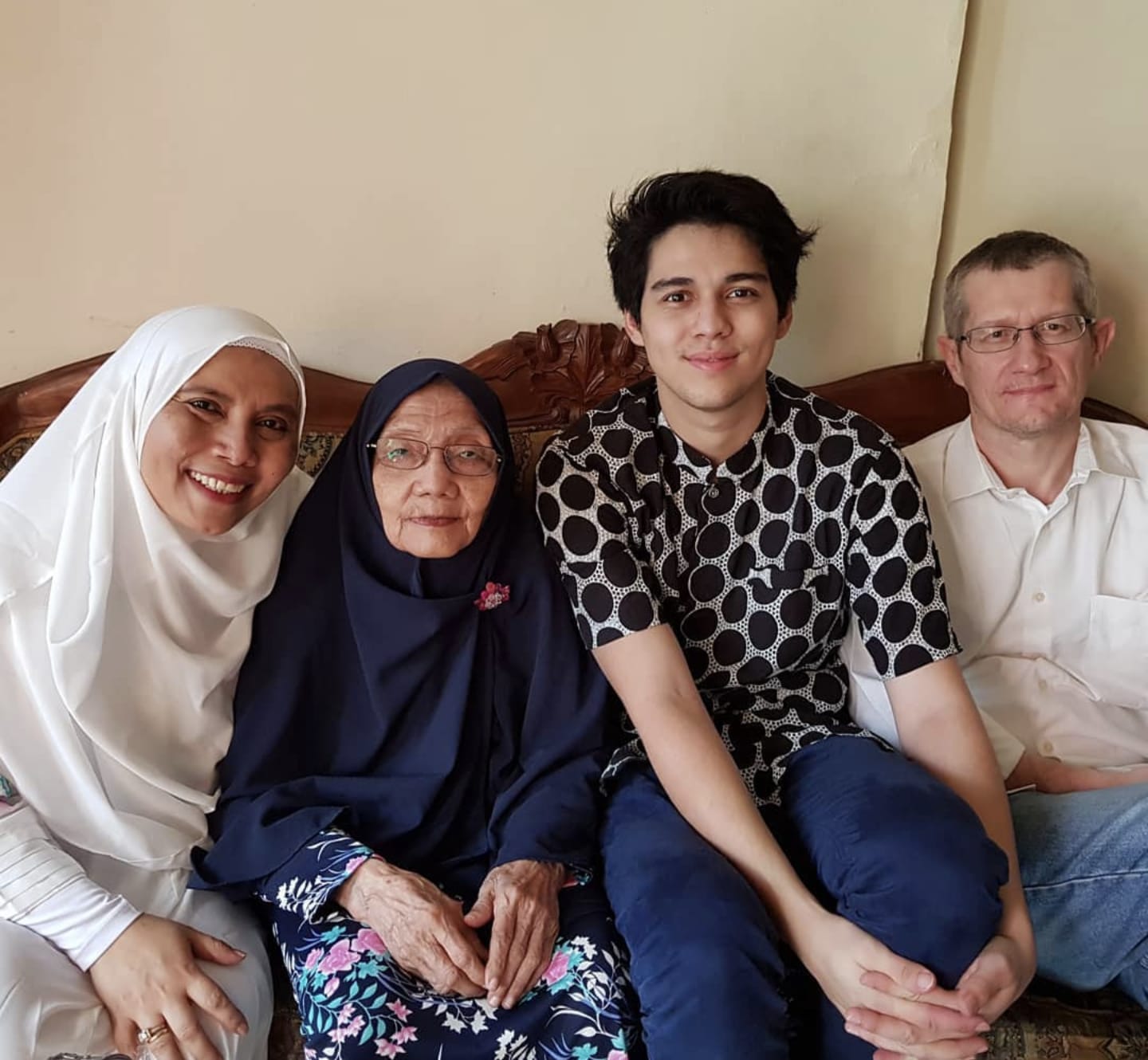 Potret Maxime Boutier dengan Mendiang Ibu