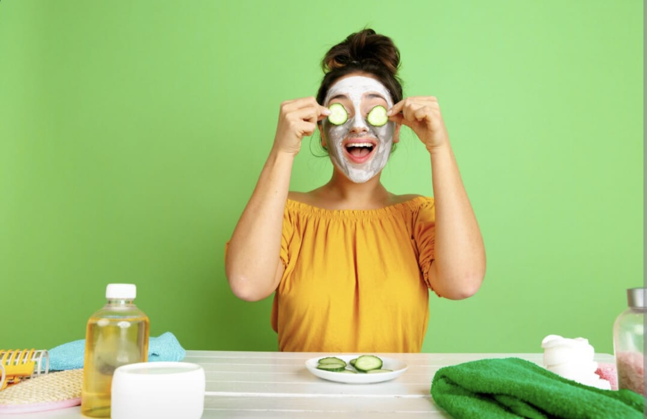 Cara Membuat Masker Alami untuk Memutihkan Wajah dan Menghilangkan Komedo