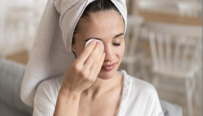 8 Bedak Tabur yang Cocok untuk Kulit Berminyak dan Berjerawat, Wajah Matte dan Bebas Kilap Seharian!