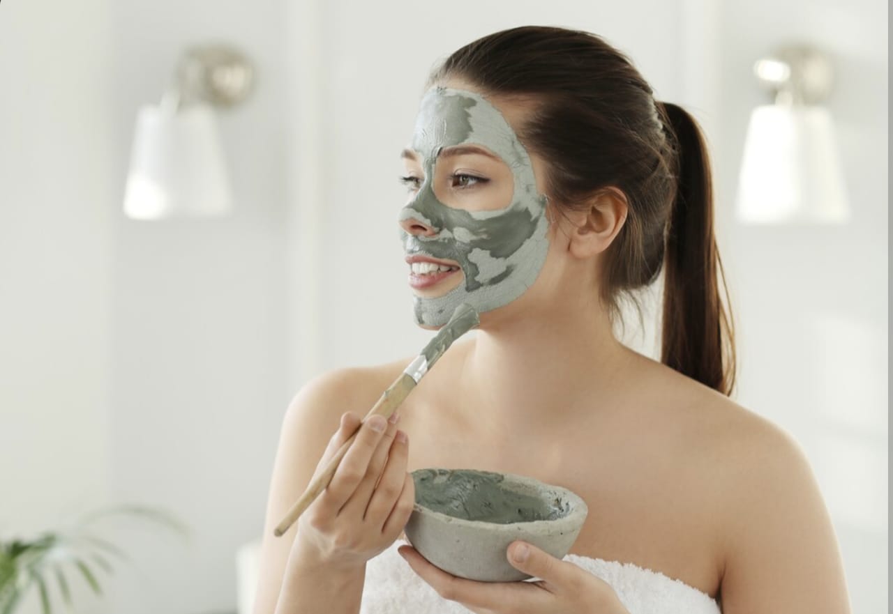 Cara Membuat Masker Alami untuk Memutihkan Wajah dan Menghilangkan Komedo