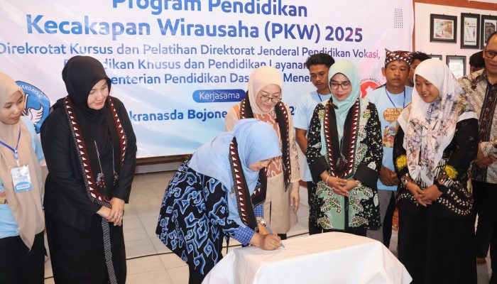 Dekranas Pusat Kunjungi Bojonegoro, Dorong Perbanyak Pelatihan Batik Lokal
