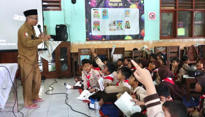 Tumbuhkan Kesadaran Lingkungan pada Siswa SDN Kadipaten 1 Bojonegoro