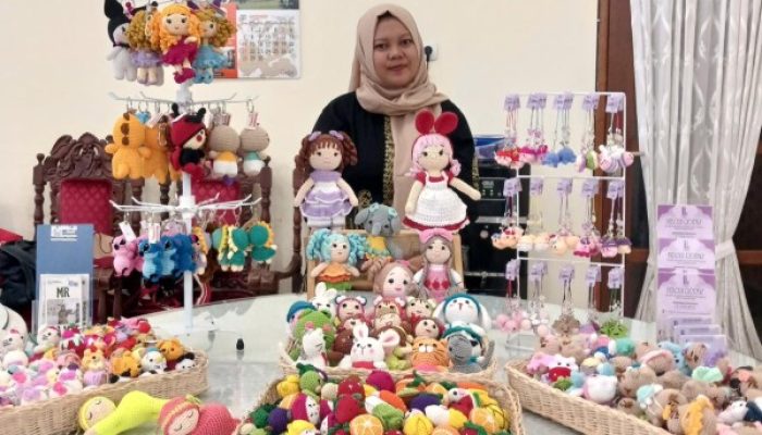 Hobi Jadi Rezeki: Kisah Zulfa Nurin Hasnawati Menekuni Kerajinan Rajut  
