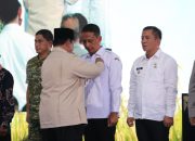 Bupati Bojonegoro Setyo Wahono Terima Satyalancana Wira Karya dari Presiden Prabowo