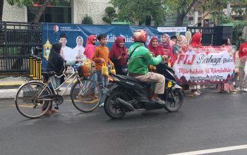 Forum IKM Jatim Cabang Bojonegoro Bagi-Bagi Takjil