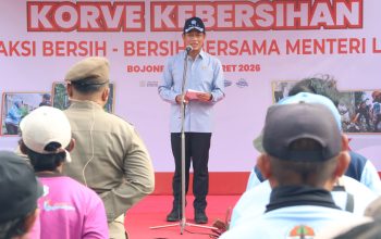 Ke Bojonegoro, Menteri LH Hanif Faisol Pimpin Korve Kebersihan di Pasar Wisata