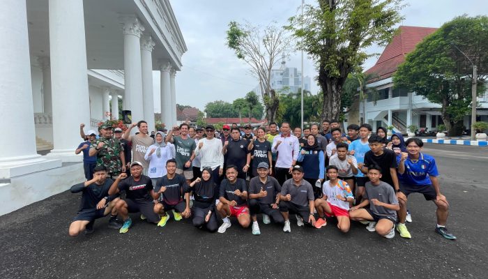 Tiga Pelari “River Run” Asal Prancis Temui Bupati Bojonegoro